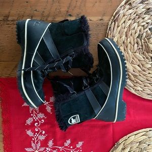 SOREL Women's Winter / Snow Tivoli II Suede Short Boot, Black, 7.5